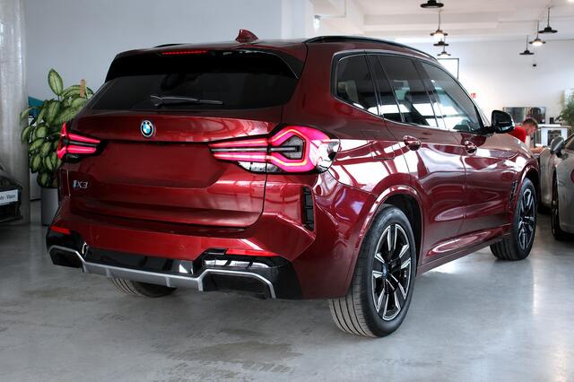 BMW X3 iX3 High Executive 80 kWh M Sport Panoramadak ACC Leder Keyless Entry Carplay Achteruitrijcamera BMW Live Dashboard Professional Stuurwielverwarming