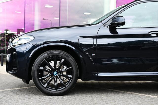 BMW X3 xDrive30e M Sport Automaat / Panoramadak / Trekhaak / Sportstoelen / Achteruitrijcamera / LED / Active Cruise Control / Comfort Access