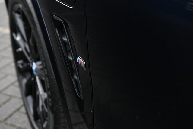 BMW X3 xDrive30e M Sport Automaat / Panoramadak / Trekhaak / Sportstoelen / Achteruitrijcamera / LED / Active Cruise Control / Comfort Access