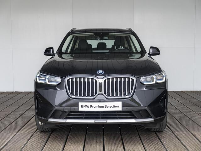 BMW X3 xDrive30e | High Executive | Achteruitrijcamera | Sportstoelen | Stoelverwarming | Laserlight | 18''