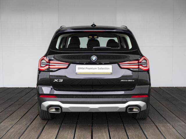 BMW X3 xDrive30e | High Executive | Achteruitrijcamera | Sportstoelen | Stoelverwarming | Laserlight | 18''