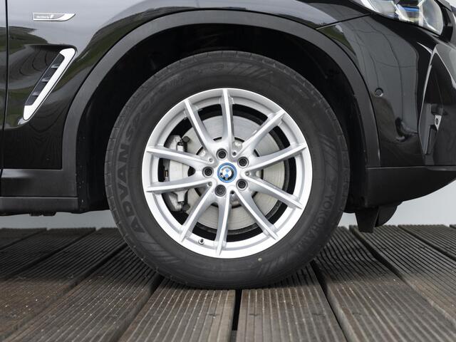 BMW X3 xDrive30e | High Executive | Achteruitrijcamera | Sportstoelen | Stoelverwarming | Laserlight | 18''