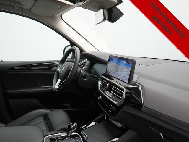 BMW X3 xDrive30e High Executive FACELIFT PHEV 293pk Dealer O.H. | Trekhaak Af Fabriek | Panodak | Camera | Lederen Sportstoelen Verwarmd | Apple Carplay | Park Assist | Navigatie | DAB | 18''L.M. | Plug In Hybrid |