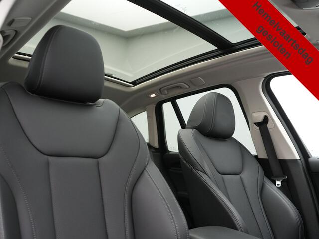 BMW X3 xDrive30e High Executive FACELIFT PHEV 293pk Dealer O.H. | Trekhaak Af Fabriek | Panodak | Camera | Lederen Sportstoelen Verwarmd | Apple Carplay | Park Assist | Navigatie | DAB | 18''L.M. | Plug In Hybrid |