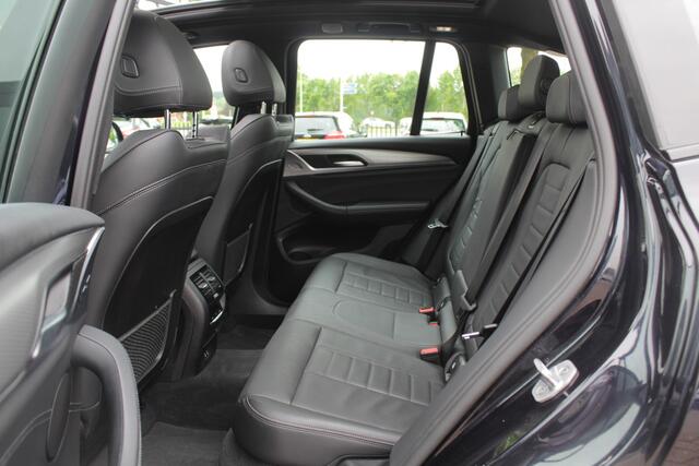 BMW X3 xDrive30e High Exe. M Sport / Panoramadak / Camera / Head-up / Leder / 20'' / DAB / CarPlay / Dodehoek / Cruise Control Adaptief