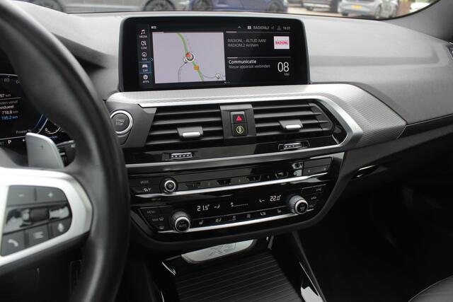 BMW X3 xDrive30e High Exe. M Sport / Panoramadak / Camera / Head-up / Leder / 20'' / DAB / CarPlay / Dodehoek / Cruise Control Adaptief