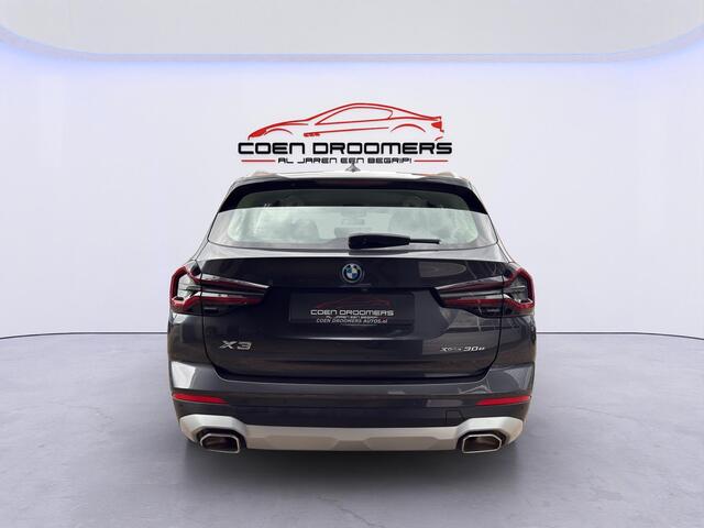 BMW X3 xDrive30e High Executive /Apple Carplay/BTW/Leder/Camera+PDC V+A/Head-up display/Stoelverwarming/Dode-hoek sensoren/3-Zone Climate/Cruise Control/ Elek. achterklep/Elek. trekhaak/(*MET GARANTIE)