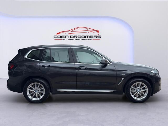 BMW X3 xDrive30e High Executive /Apple Carplay/BTW/Leder/Camera+PDC V+A/Head-up display/Stoelverwarming/Dode-hoek sensoren/3-Zone Climate/Cruise Control/ Elek. achterklep/Elek. trekhaak/(*MET GARANTIE)