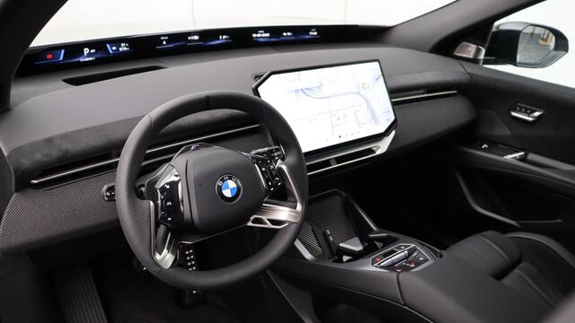 BMW X3 iX3 50 xDrive M-Sport Pro | Massage | Panoramadak | Harman/Kardon | Trekhaak | Head-up | Iconic Glow