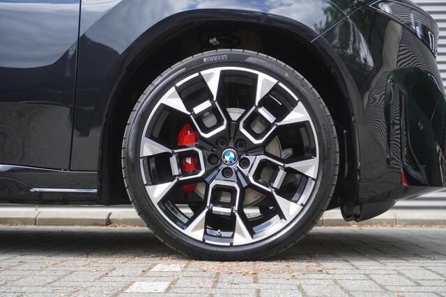 BMW X3 iX3 50 xDrive | M Sportpakket Pro | Trekhaak met elektrisch wegklapbare kogel | 22 inch LM Y-Spaak | Panoramadak met Klimaat Comfort Glas | Highway Assistant | Harman-Kardon Surround Sound System |
