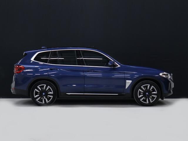 BMW X3 iX3 Executive 80 kWh [SCHUIFKANTELDAK, ADAPTIVE CRUISE, MEMORY, APPLE CARPLAY, ANDROID, CAMERA, PDC, STOELVERWARMING, TREKHAAK, DRAADLOZE OPLADER, NIEUWSTAAT]