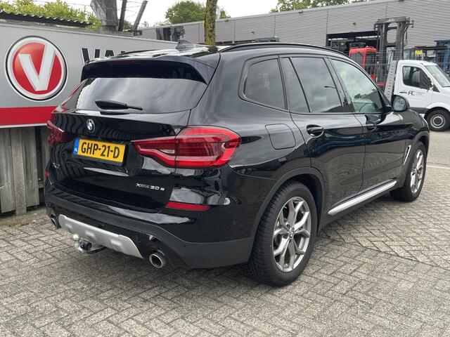 BMW X3 xDrive30e High Executive X Line 19"/Panoramadak/Trekhaak/360 camera/Adaptieve cruise/Dodehoek/Stoel + stuurverwarming/Head-up