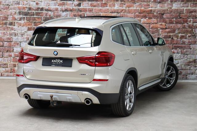 BMW X3 xDrive20i High Executive xLine Automaat / Navigatie Professional / Panoramadak / Trekhaak / Head-Up Display / Achteruitrijcamera / Stoelverwaming / HiFi / Cruise Control / Leder / LED /