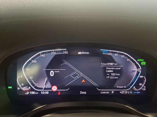 BMW X3 xDrive30e High Executive | M-sport | Navigatie/Apple Carplay | LM Velgen 18" | Voorstoelen Verwarmd | Lederen Bekleding | Cruise Control | Elektrisch Glazen Panoramadak | | Active Guard | Airco |