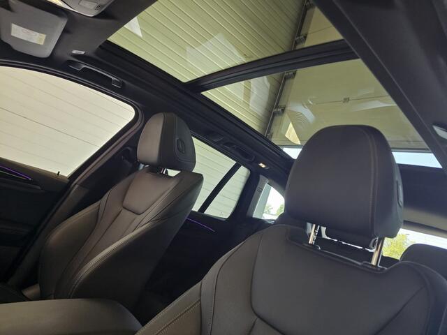 BMW X3 iX3 High Executive | M Sport | Panoramadak | LED | Memory stoelen