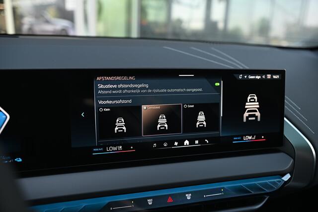 BMW X3 30e xDrive M Sport Automaat / Panoramadak / Trekhaak / Sportstoelen / Adaptief onderstel / Comfort Access / Adaptieve LED / Parking Assistant Plus / Harman Kardon