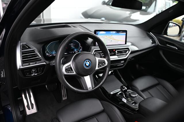 BMW X3 xDrive30e M Sport Automaat / Trekhaak / Panoramadak / Sportstoelen / Comfort Access / Achteruitrijcamera / Laserlight / Head-Up