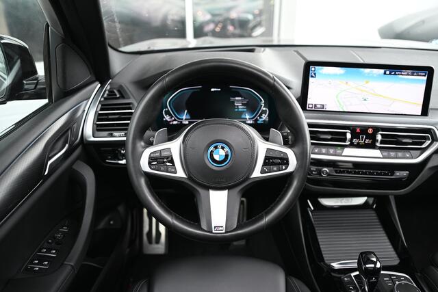 BMW X3 xDrive30e M Sport Automaat / Trekhaak / Panoramadak / Sportstoelen / Comfort Access / Achteruitrijcamera / Laserlight / Head-Up