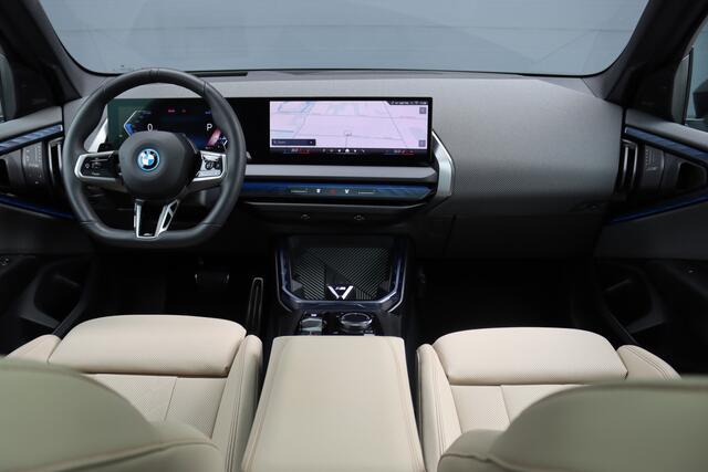 BMW X3 30e xDrive M-Sport Pro | Panoramadak | Memory | Stoelventilatie | Surround Camera | HUD | Verwarmd Stuurwiel | Harman/Kardon | Iconic Glow | Achterbank Verwarmd |