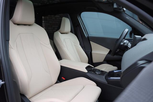 BMW X3 30e xDrive M-Sport Pro | Panoramadak | Memory | Stoelventilatie | Surround Camera | HUD | Verwarmd Stuurwiel | Harman/Kardon | Iconic Glow | Achterbank Verwarmd |