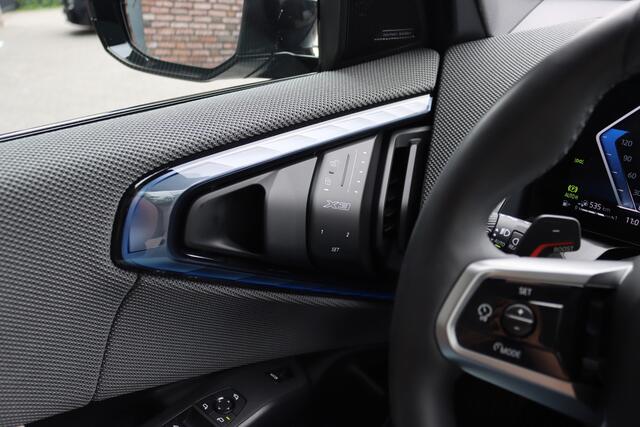 BMW X3 30e xDrive M-Sport Pro | Panoramadak | Memory | Stoelventilatie | Surround Camera | HUD | Verwarmd Stuurwiel | Harman/Kardon | Iconic Glow | Achterbank Verwarmd |