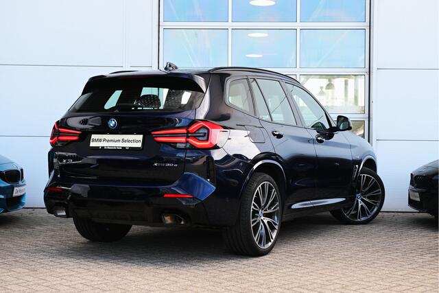 BMW X3 xDrive30e High Executive M Sport Automaat / Panoramadak / Sportstoelen / Achteruitrijcamera / Laserlight / Stoelverwarming