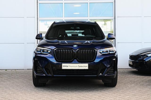 BMW X3 xDrive30e High Executive M Sport Automaat / Panoramadak / Sportstoelen / Achteruitrijcamera / Laserlight / Stoelverwarming