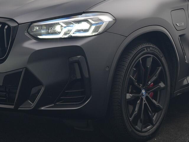 BMW X3 xDrive30e M Sport PHEV 293pk FROZEN DEEP GREY METALLIC | Head Up | Laser LED | Camera | Lederen Sportstoelen Verwarmd | Hifi Audio | Sfeerverlichting | Keyless | Blis | Apple Carplay | Navigatie | DAB | Cruise Control | 20"L.M | Plug In Hybrid |