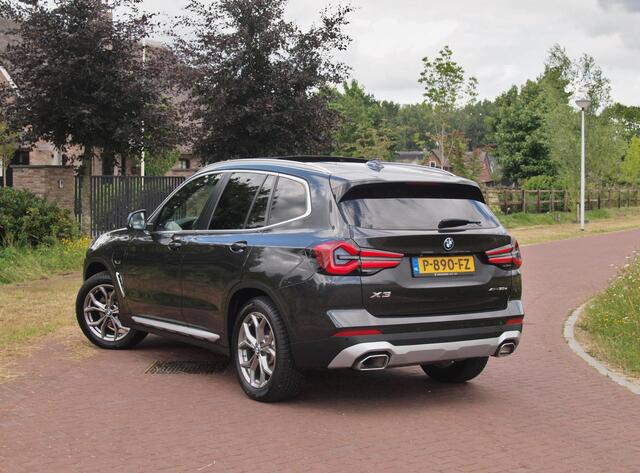 BMW X3 xDrive30e Business Edition Plus | Panoramadak | Head-Up Display | Camera | Sfeerverlichting | LED-Laser |