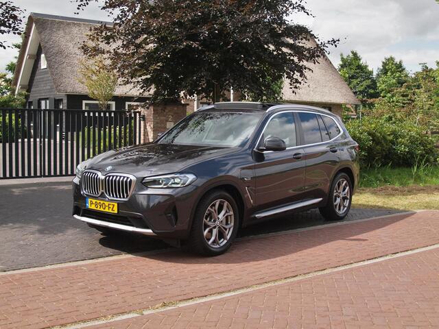 BMW X3 xDrive30e Business Edition Plus | Panoramadak | Head-Up Display | Camera | Sfeerverlichting | LED-Laser |