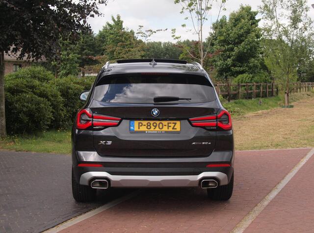 BMW X3 xDrive30e Business Edition Plus | Panoramadak | Head-Up Display | Camera | Sfeerverlichting | LED-Laser |