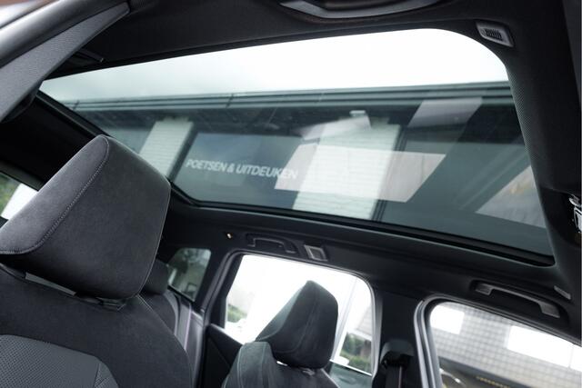 BMW X3 30e xDrive M-Competition Pano - Sportuitlaat - Trekhaak - Harman Kardon