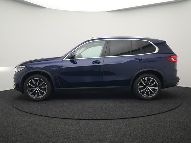 BMW X5 xDrive45e High Executive Plug In Hybrid 395pk Dealer O.H PHEV | Trekhaak Af Fabriek | Panodak | Head Up | Lederen Sportstoelen Memory & Verwarmd | Apple Carplay | Blis | Sfeerverlichting | Navigatie | Virtual | DAB |