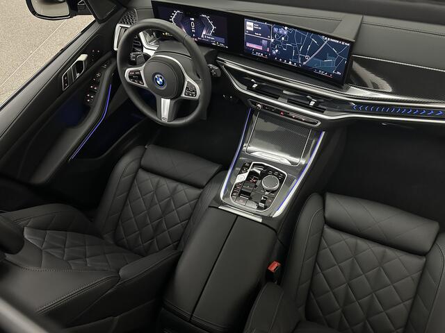 BMW X5 50e M-Sport Pro | M-Performance | 360 Cam | ACC | Panorama | Head-Up | Trekhaak | Harman-Kardon | Memory | 22 inch | Comfortstoelen | Stoelverwarming V+A | Keyless-Entry | M-Gordels | Iconic-Glow | Stuurverwarming | ISO-Glas | Luchtvering | Zonwering | Ca