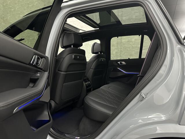 BMW X5 50e M-Sport Pro | M-Performance | 360 Cam | ACC | Panorama | Head-Up | Trekhaak | Harman-Kardon | Memory | 22 inch | Comfortstoelen | Stoelverwarming V+A | Keyless-Entry | M-Gordels | Iconic-Glow | Stuurverwarming | ISO-Glas | Luchtvering | Zonwering | Ca