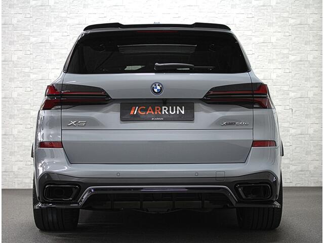 BMW X5 50e M-Sport Pro | M-Performance | 360 Cam | ACC | Panorama | Head-Up | Trekhaak | Harman-Kardon | Memory | 22 inch | Comfortstoelen | Stoelverwarming V+A | Keyless-Entry | M-Gordels | Iconic-Glow | Stuurverwarming | ISO-Glas | Luchtvering | Zonwering | Ca