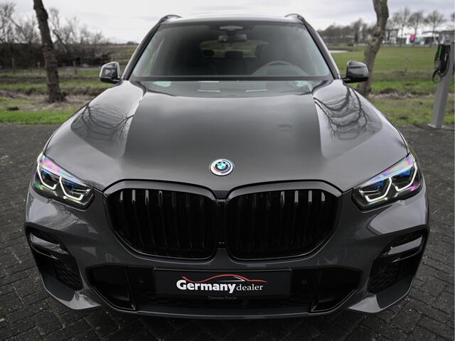 BMW X5 xDrive45e 397pk M-Sport Lucht Pano Laser HUD H&K-Audio 21-Inch Tr-Haak DRAVIT!