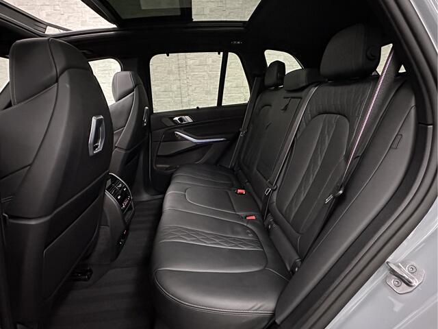 BMW X5 50e M-Performance Seats | Achterasbesturing | Carbon | Pano | M-Pro | 360 Cam. | ACC | Soft-Close | Ventilatie | Leder-Individual | Head-Up | 4-Zone Clima | 22 inch | 2x Memory | Trekhaak | Harman-Kardon | Beker-Clima | Stoelverwarming V+A | Stuurverwarmi