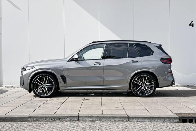 BMW X5 xDrive50e M-Sport Pro / Driving Assistant Professional / Parking Assistant professional / Soft-Close / Glazen Schuifdak / Harman Kardon / Stoelventilatie / Iconic Glow / Ambient Air / Massage / Active Steering / 22 Inch