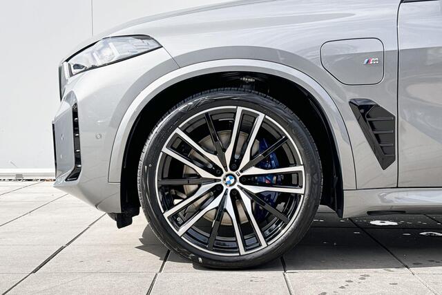 BMW X5 xDrive50e M-Sport Pro / Driving Assistant Professional / Parking Assistant professional / Soft-Close / Glazen Schuifdak / Harman Kardon / Stoelventilatie / Iconic Glow / Ambient Air / Massage / Active Steering / 22 Inch