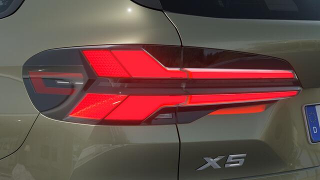 BMW X5 xDrive50e High Executive M Sport Automaat / Panoramadak Sky Lounge / Trekhaak / Massagefunctie / Soft-Close / Parking Assistant Professional / Bowers & Wilkins / Active Steering
