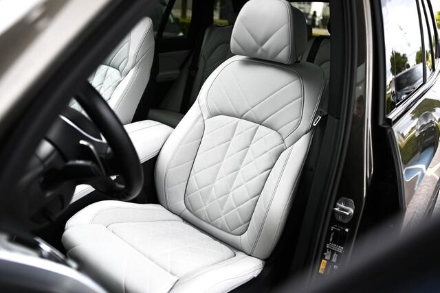 BMW X5 xDrive45e High Executive M Sport Automaat / Panoramadak / Trekhaak / Adaptief onderstel / Soft-Close / Stoelventilatie / Massagefunctie / Laserlight / Comfort Access / Head-Up / Harman Kardon