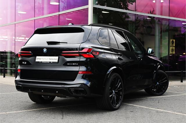 BMW X5 xDrive50e High Executive M Sport Automaat / Panoramadak / Trekhaak / Soft-Close / Adaptief onderstel / Parking Assistant Professional / Comfort Access / Adaptieve LED / Harman Kardon