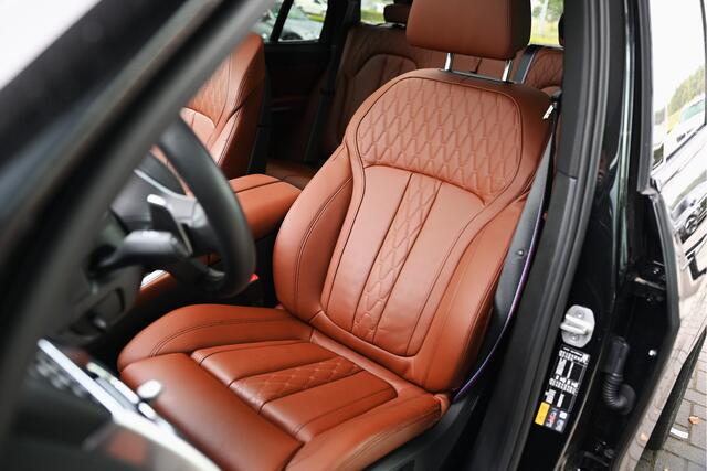 BMW X5 xDrive50e High Executive M Sport Automaat / Panoramadak / Trekhaak / Soft-Close / Adaptief onderstel / Parking Assistant Professional / Comfort Access / Adaptieve LED / Harman Kardon