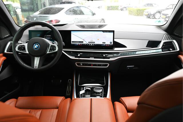 BMW X5 xDrive50e High Executive M Sport Automaat / Panoramadak / Trekhaak / Soft-Close / Adaptief onderstel / Parking Assistant Professional / Comfort Access / Adaptieve LED / Harman Kardon
