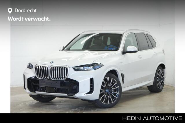 BMW X5 xDrive50e M-Sport | Panorama | 21" | Soft Close | Trekhaak | Comfortzetels met Ventilatie | Harman Kardon | Luchtvering v+a