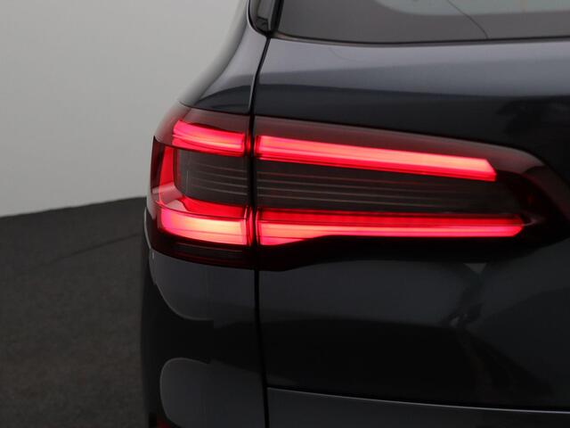 BMW X5 xDrive45e High Executive | M Sportpakket | Comfortstoelen | Trekhaak | Driving Assist. Prof. | HiFi | 21''