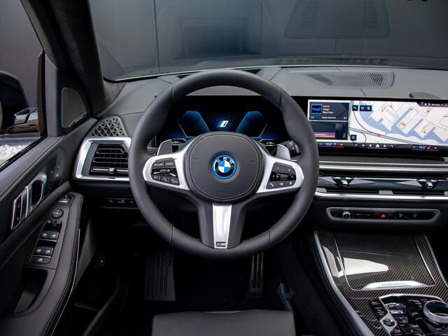 BMW X5 xDrive50e Trekhaak | Schuif/kantel Pano | Adapt. Cruise | LED | Massage | Softclose | M sport Pro | Shadow line |