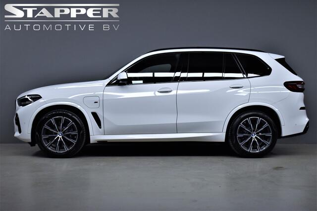 BMW X5 xDrive45e 399pk 6-Cil. Automaat M-Sport Pano/Trekhaak/Harman-Kardon/Virtual/Carplay/Head-Up/Cameras/Luchtvering