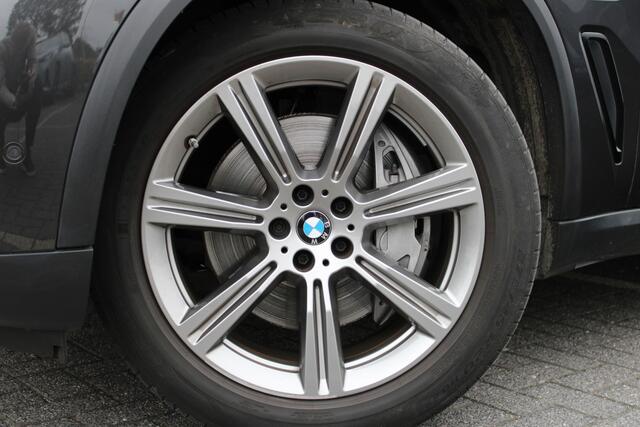 BMW X5 xDrive45e High Executive Automaat / Trekhaak / Sportstoelen / Achteruitrijcamera / Adaptief onderstel / Comfort Access / Adaptieve LED / Stoelverwarming / Live Cockpit Professional